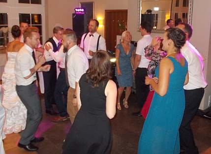 DJ Hochzeit buchen Hochzeitsfeier